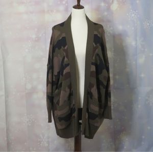 URBAN OUTFITTERS BDG Camo Parker Cardigan Sweater